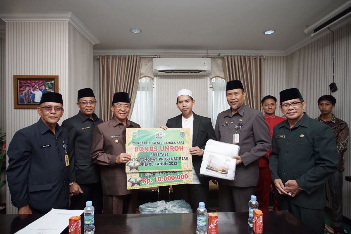 Sesuai janji, Bupati Wardan beri bonus umroh Qori dan Qoriah berprestasi pada MTQ Riau