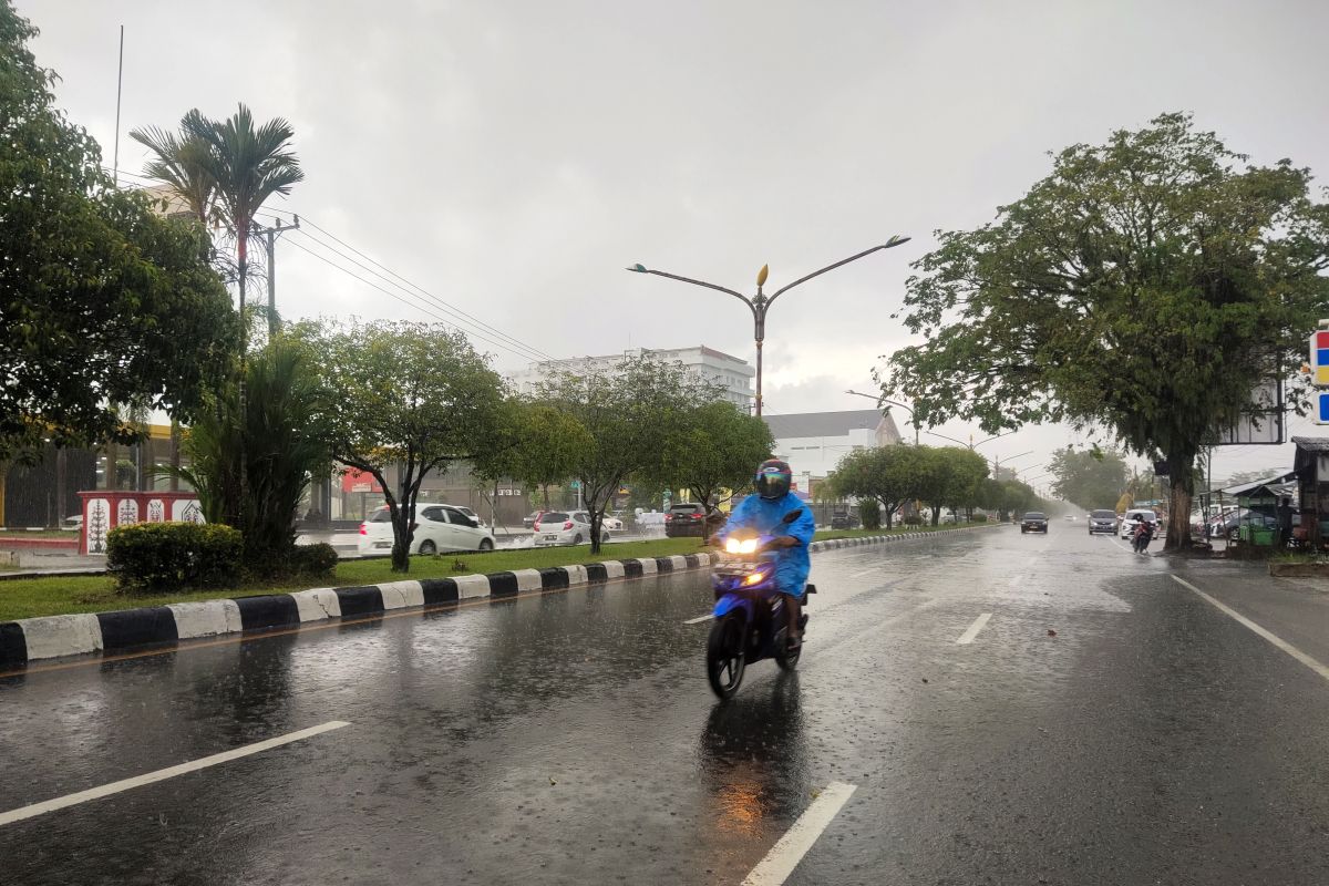BMKG: Waspadai potensi hujan lebat disertai petir di wilayah Kalteng