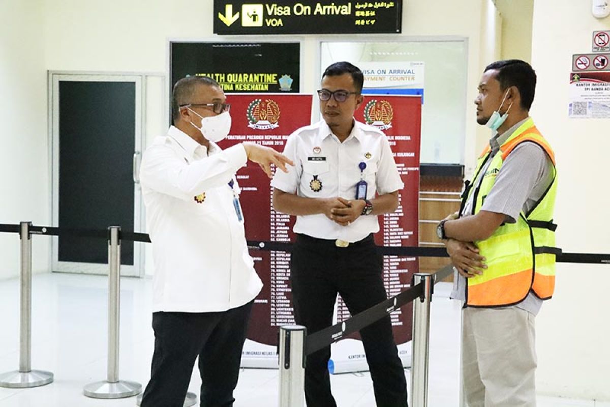 2.443 orang melintas di area imigrasi Bandara SIM