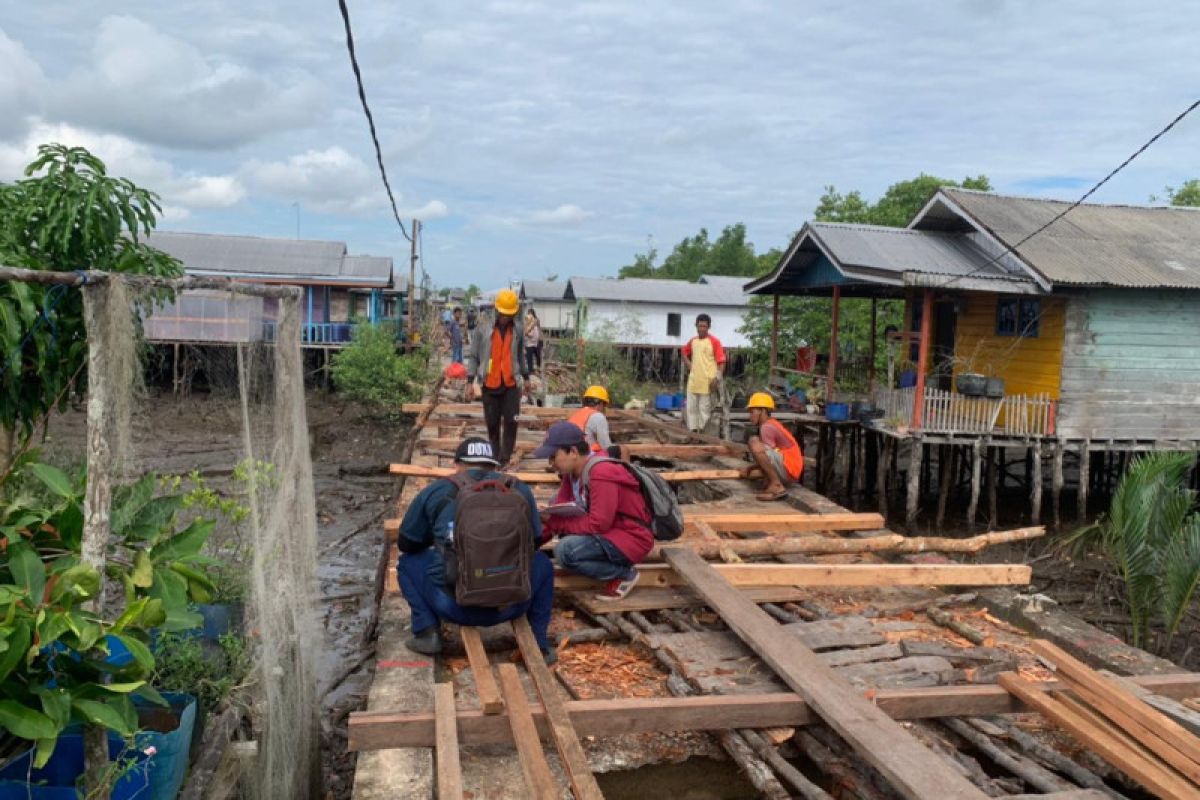 Dinas PUTR perbaiki jerambah rusak di Desa Igal Mandah