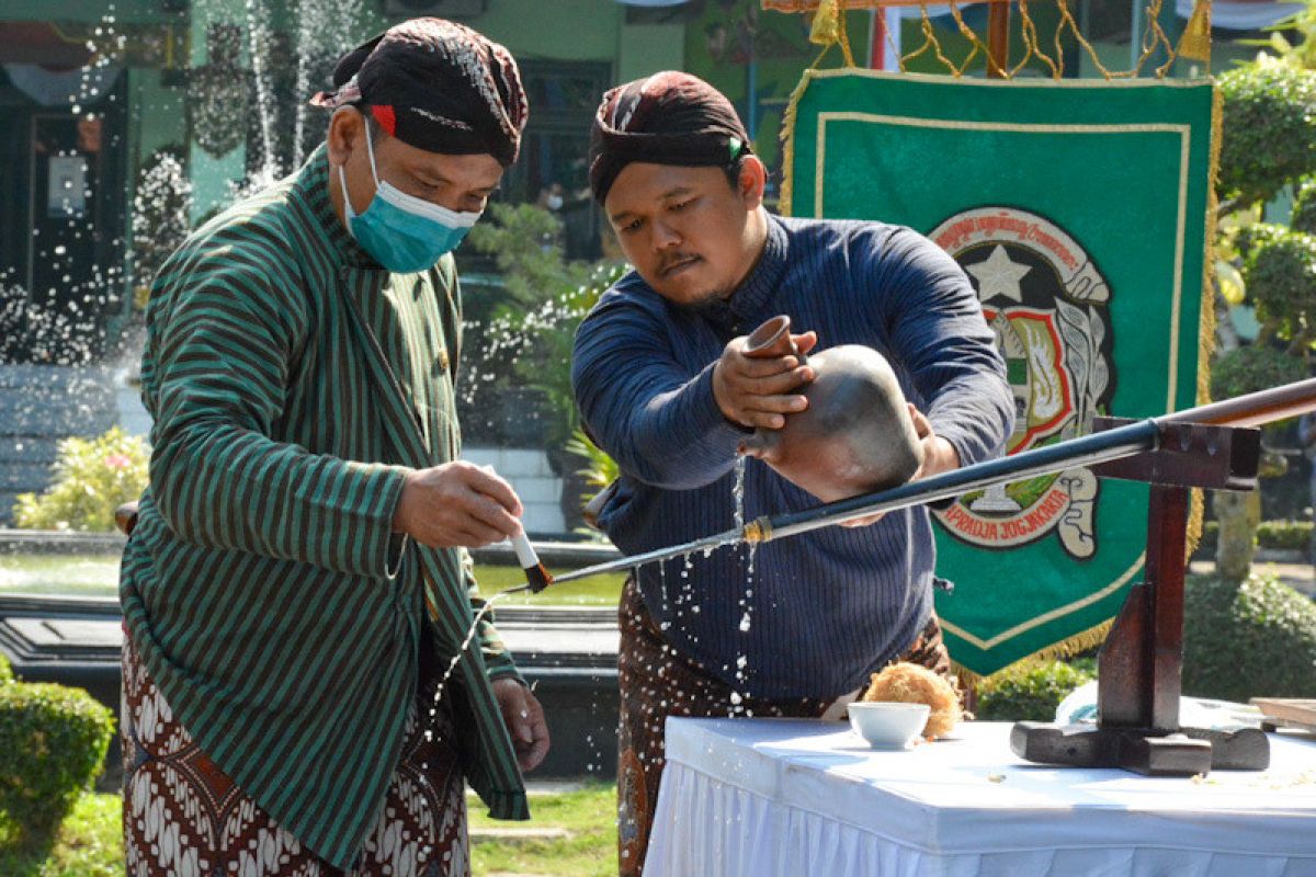Jamasan Tombak Kyai Wijaya Mukti jaga pusaka lestarikan budaya