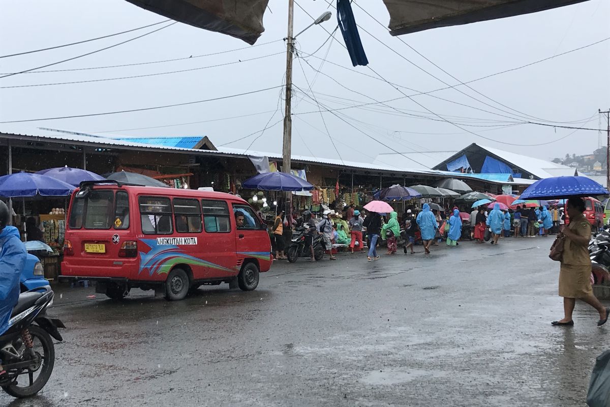 DPRD Ambon minta penertiban pasar mardika gunakan hati nurani