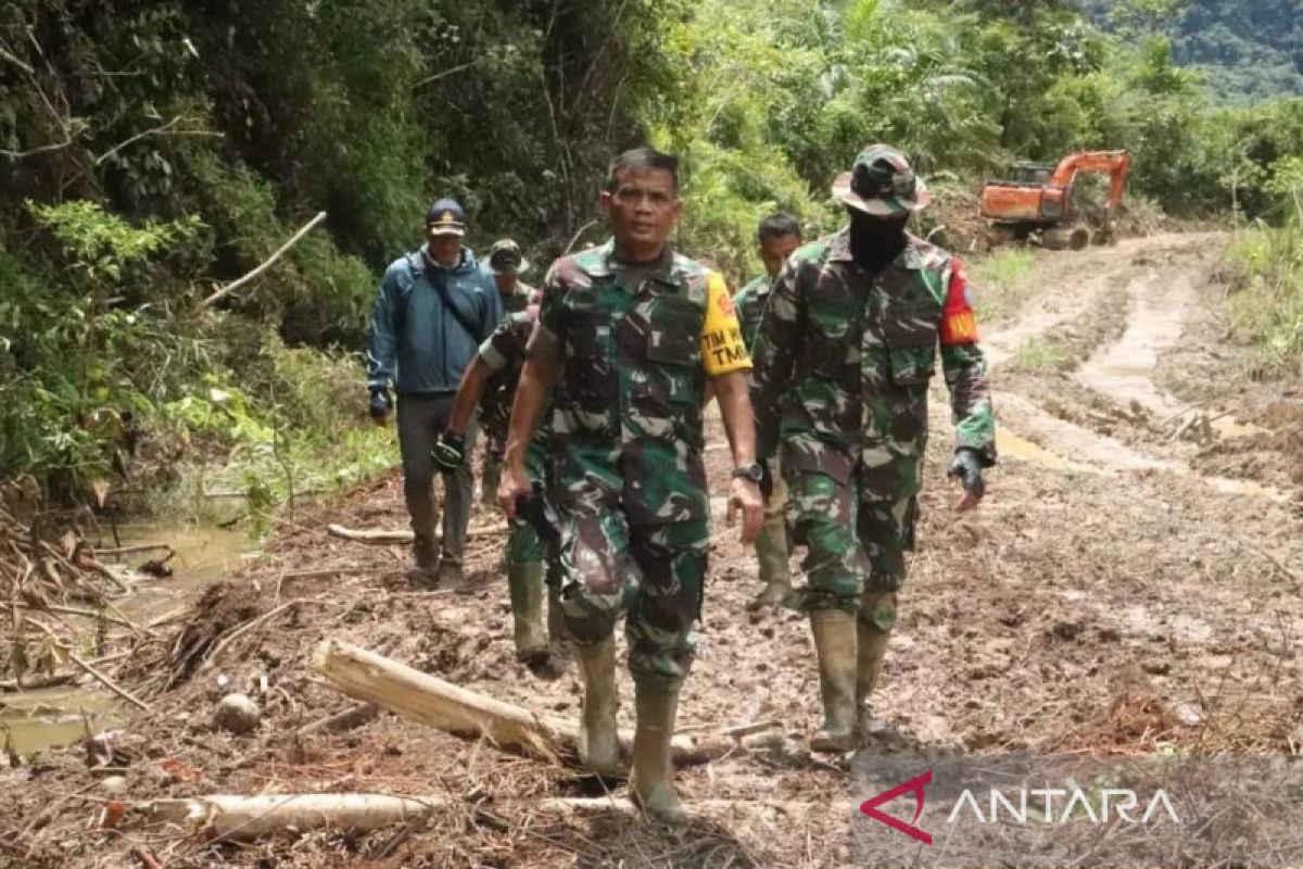 Tim Pengawas dan Evaluasi Mabes TNI AD tinjau pelaksanaan TMMD Kapuas Hulu