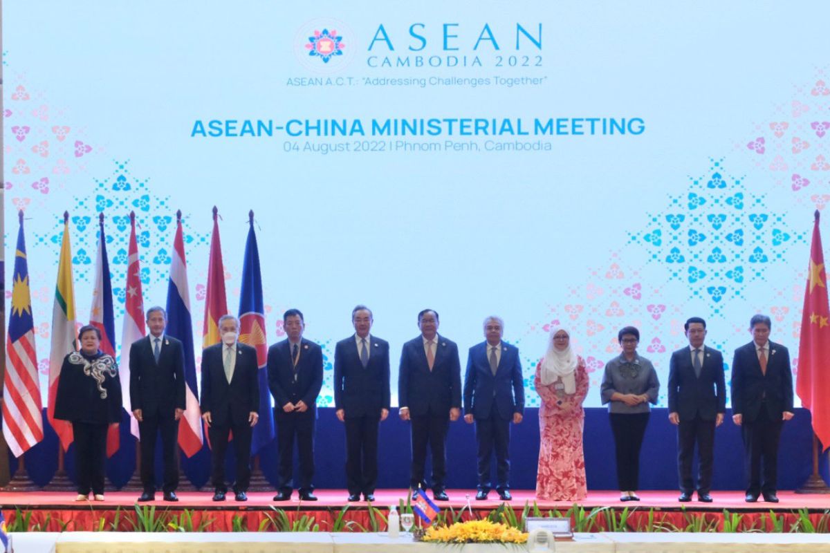 Menlu RI: ASEAN dan China harus berkontribusi bagi stabilitas kawasan