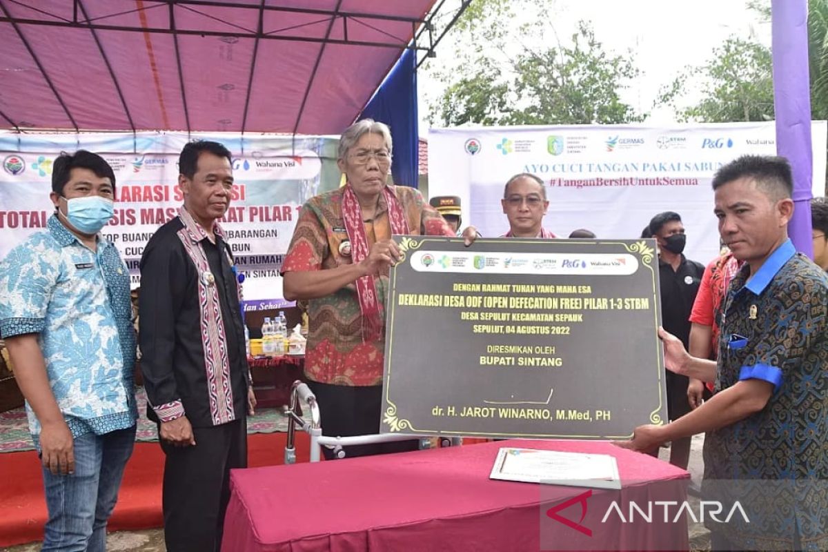 Warga Sepulut Sintang deklarasi stop buang air besar sembarangan