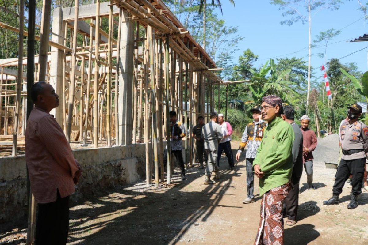 Pemkab Kulon Progo salurkan bantuan bedah rumah tak layak huni