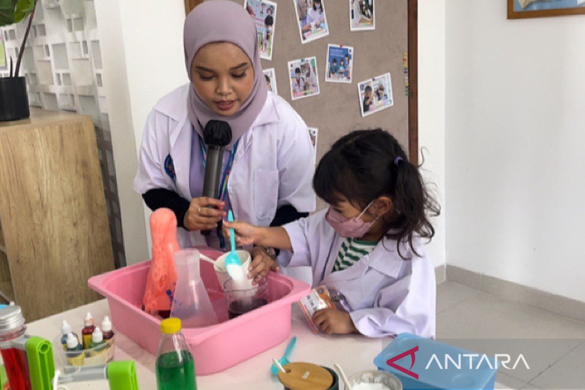 Eksperimen sains baik untuk menstimulasi tumbuh kembang anak