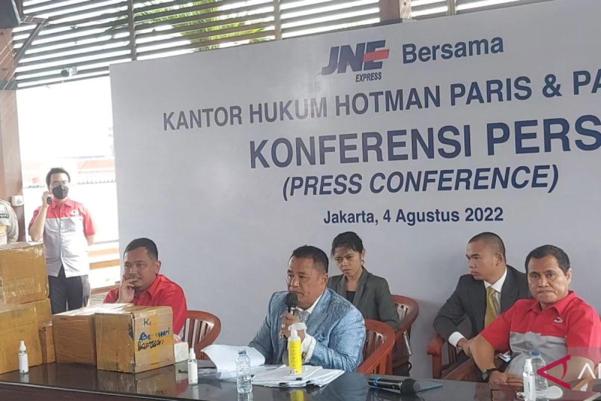 Hotman tantang R buktikan JNE timbun bansos dengan bawa pengacara