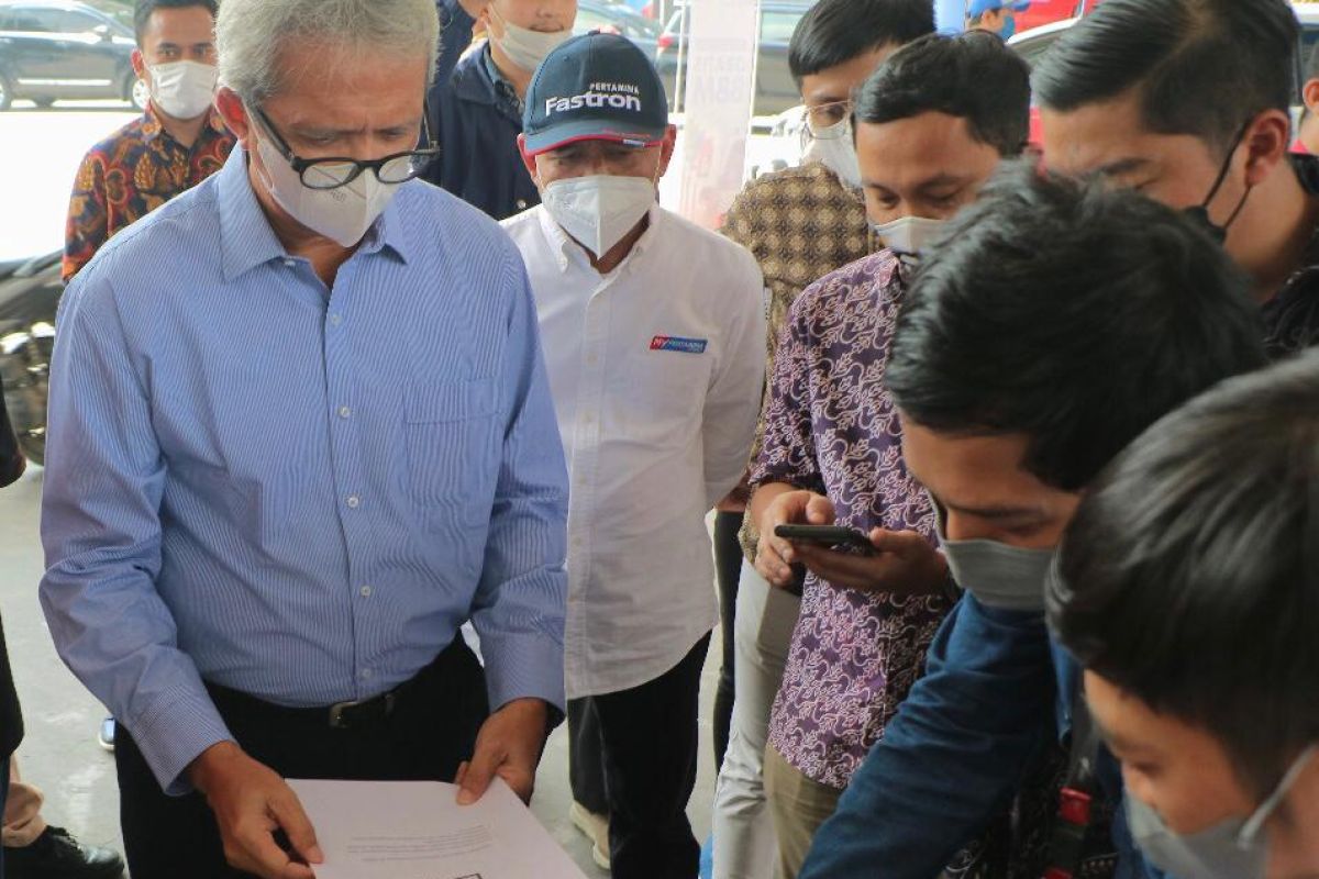 Deputi Kemenko Perekonomian Tinjau Langsung Pendaftaran Subsidi BBM Tepat Sasaran di Bandung