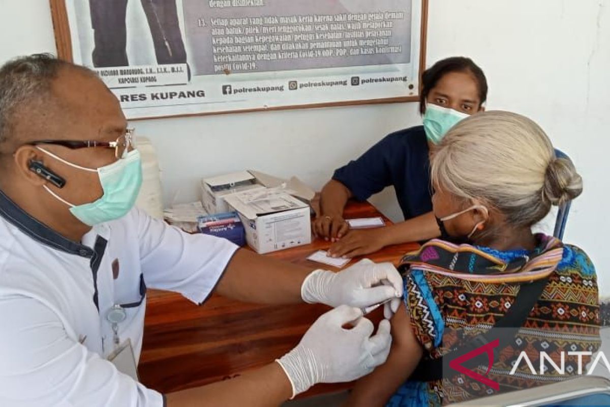 Dinkes Kupang: 2.035 nakes sudah terima vaksin COVID-19 dosis pertama