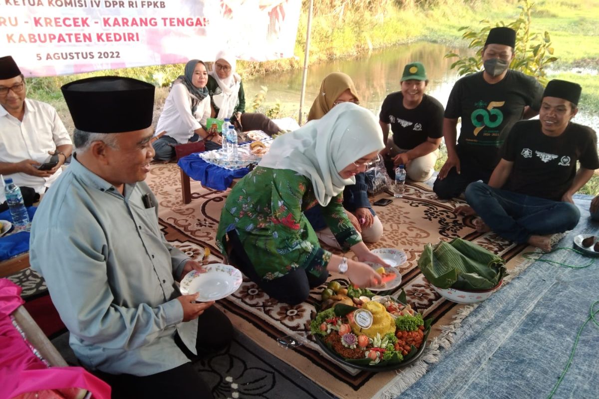 Petani Kediri gelar sedekah bumi