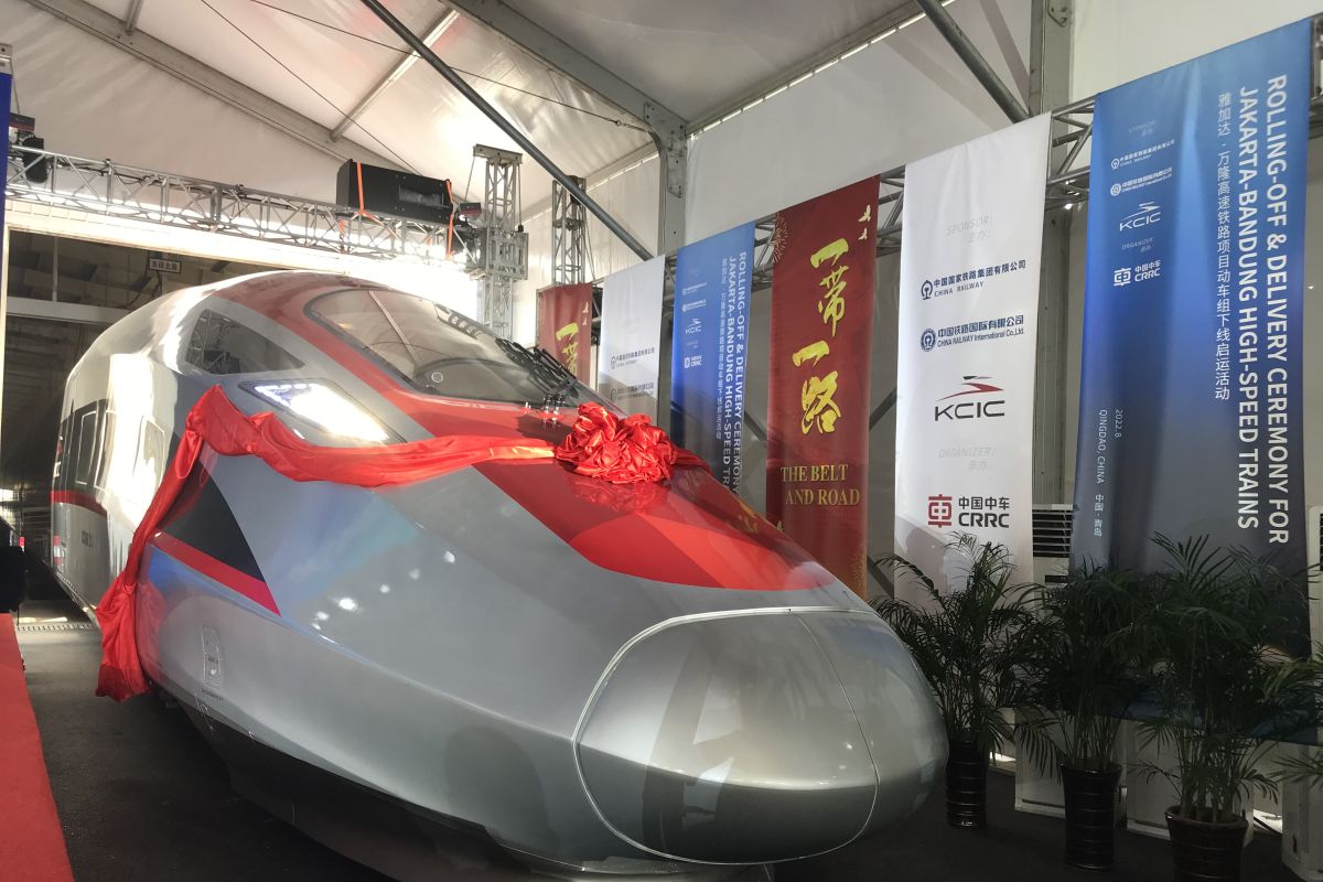 Rangkaian Kereta Cepat Jakarta-Bandung telah diluncurkan di Qingdao