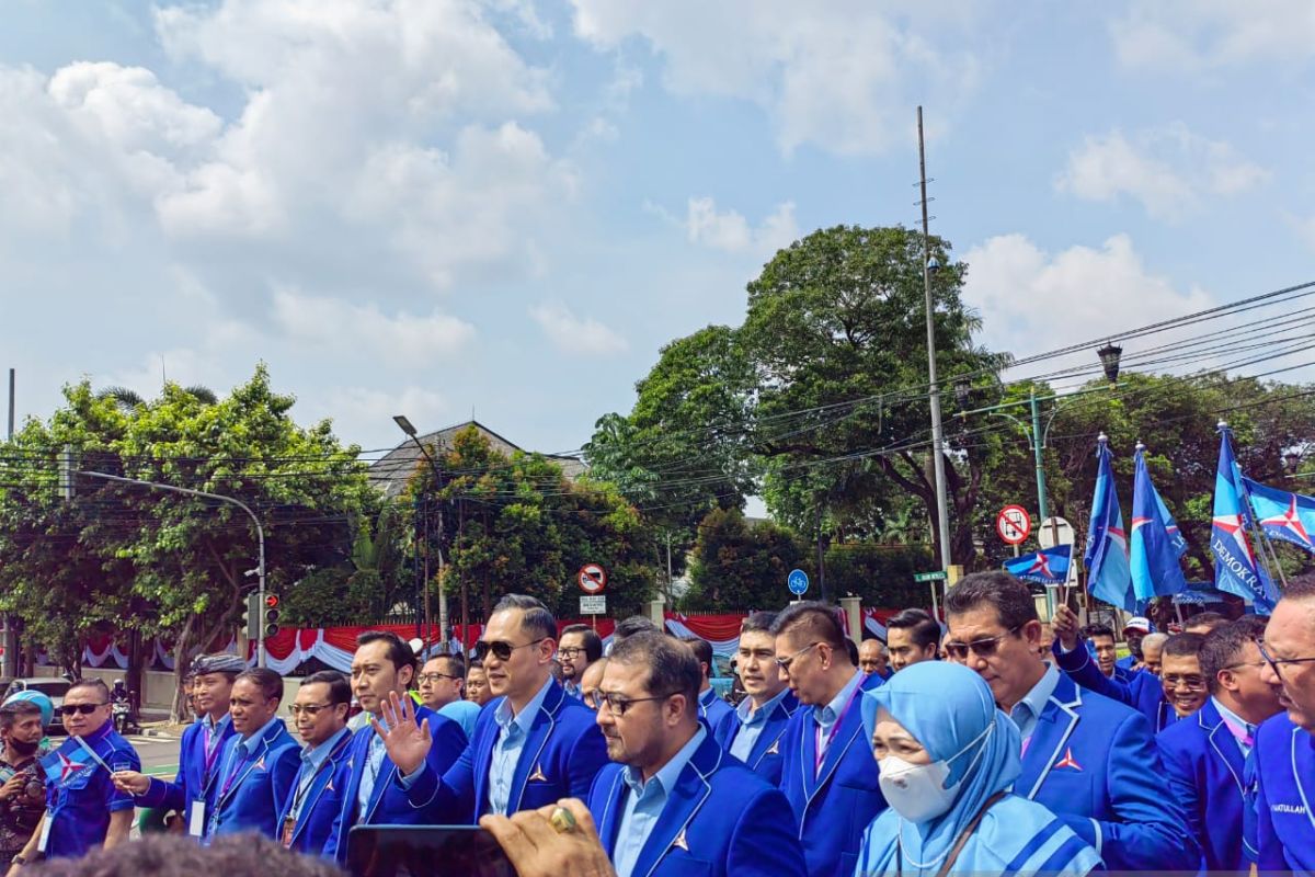 zDipimpin langsung AHY, Partai Demokrat mendaftar ke KPU RI