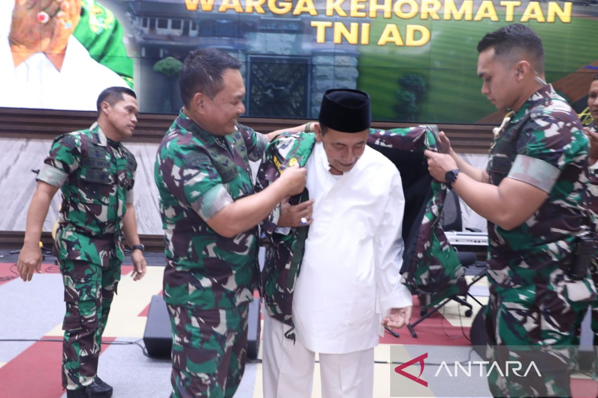 Kasad kukuhkan Habib Luthfi sebagai warga kehormatan TNI AD