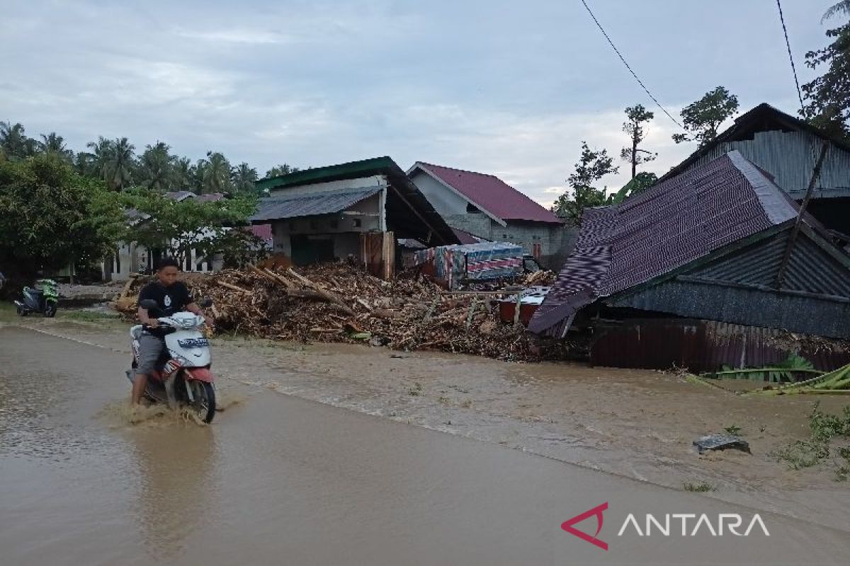 BMKG:  Hujan lebat masih akan terjadi di Sulteng 10 hari ke depan