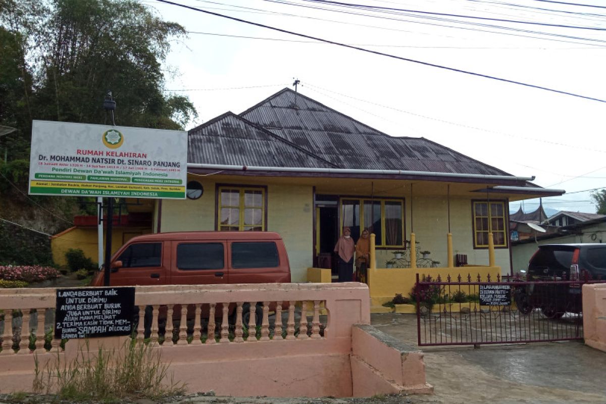 Mengunjungi rumah kelahiran pahlawan Mohammad Natsir di Alahan Panjang