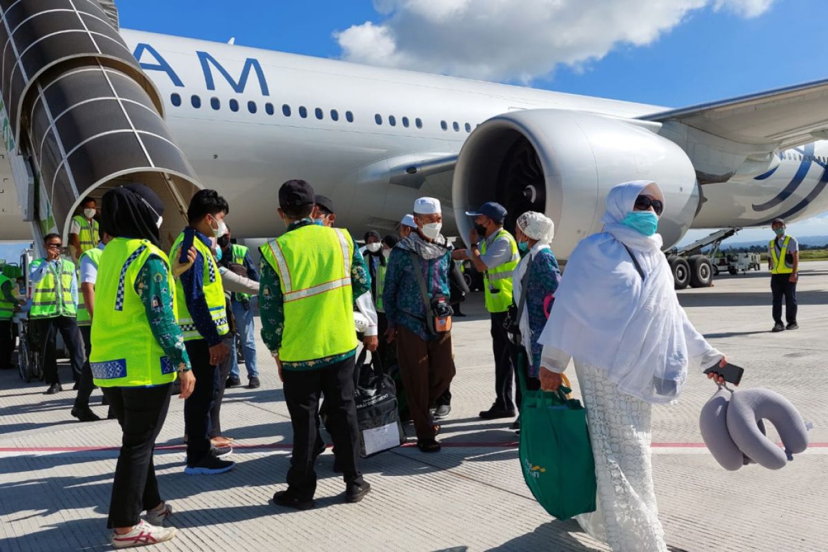 Jamaah haji Kloter Empat Embarkasi Lombok tiba di Tanah Air