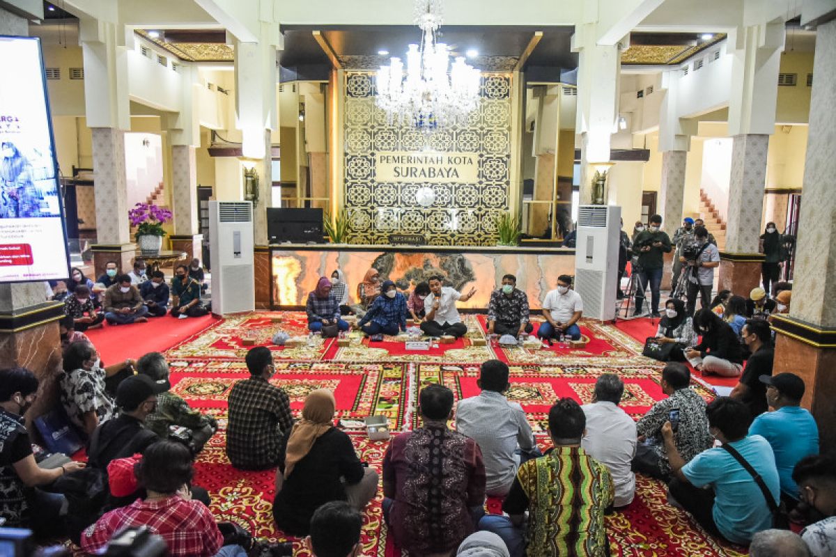 Pemkot Surabaya menyiapkan 14 kanal pengaduan warga