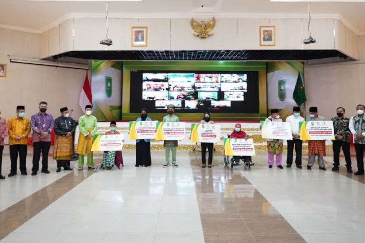 Baznas Riau salurkan beasiswa dan bantuan konsumtif bagi 629 duafa, sambut Hari Jadi Riau ke-65