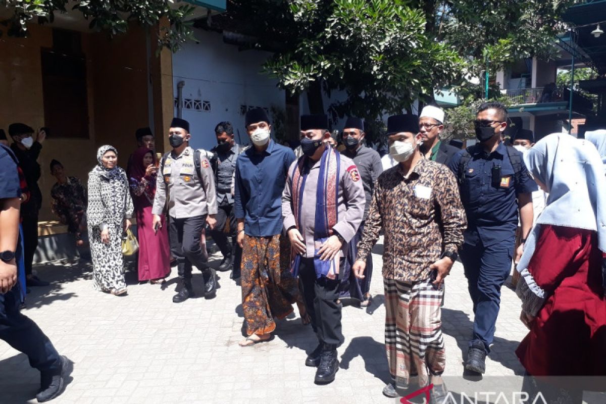 Bersilaturahmi, Kapolri kunjungi pondok pesantren di Kediri