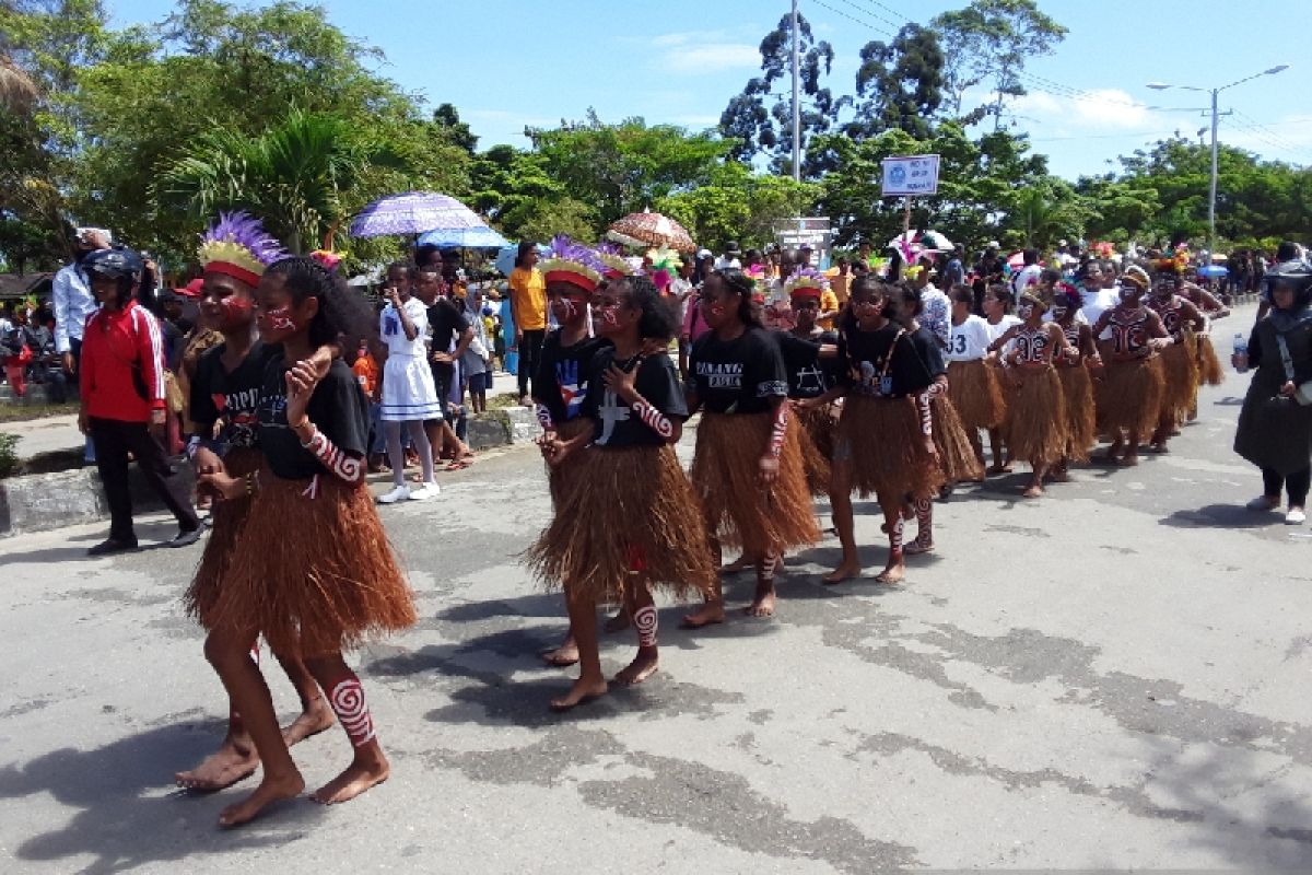 2.000 siswa Biak Numfor ikuti Parade Tari Yospan peringati Kemerdekaan RI