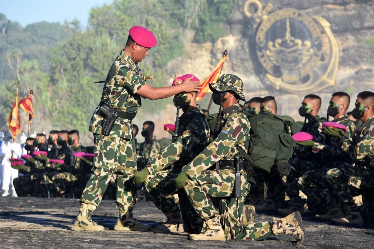 Sebanyak 273 prajurit remaja Korp Marinir TNI AL sandang baret ungu