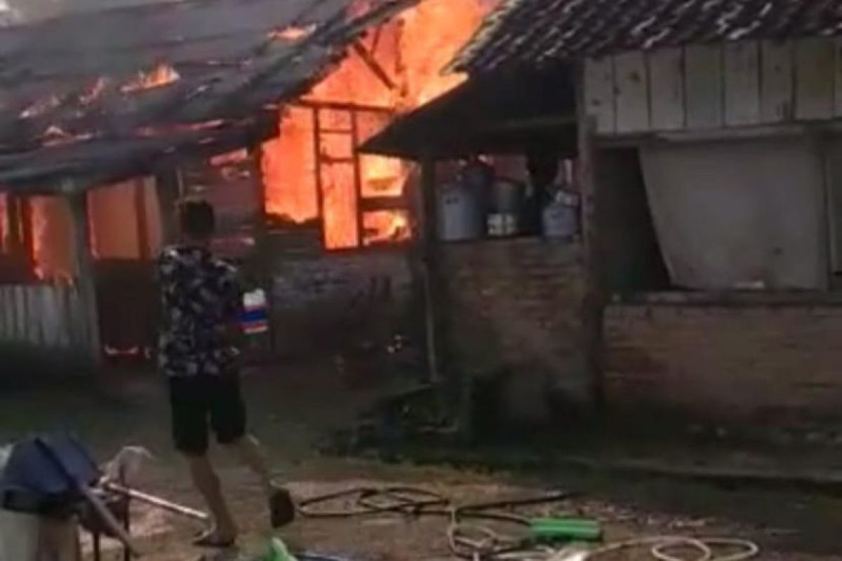 Kebakaran hanguskan satu unit rumah di Kampung Baru Pesawaran
