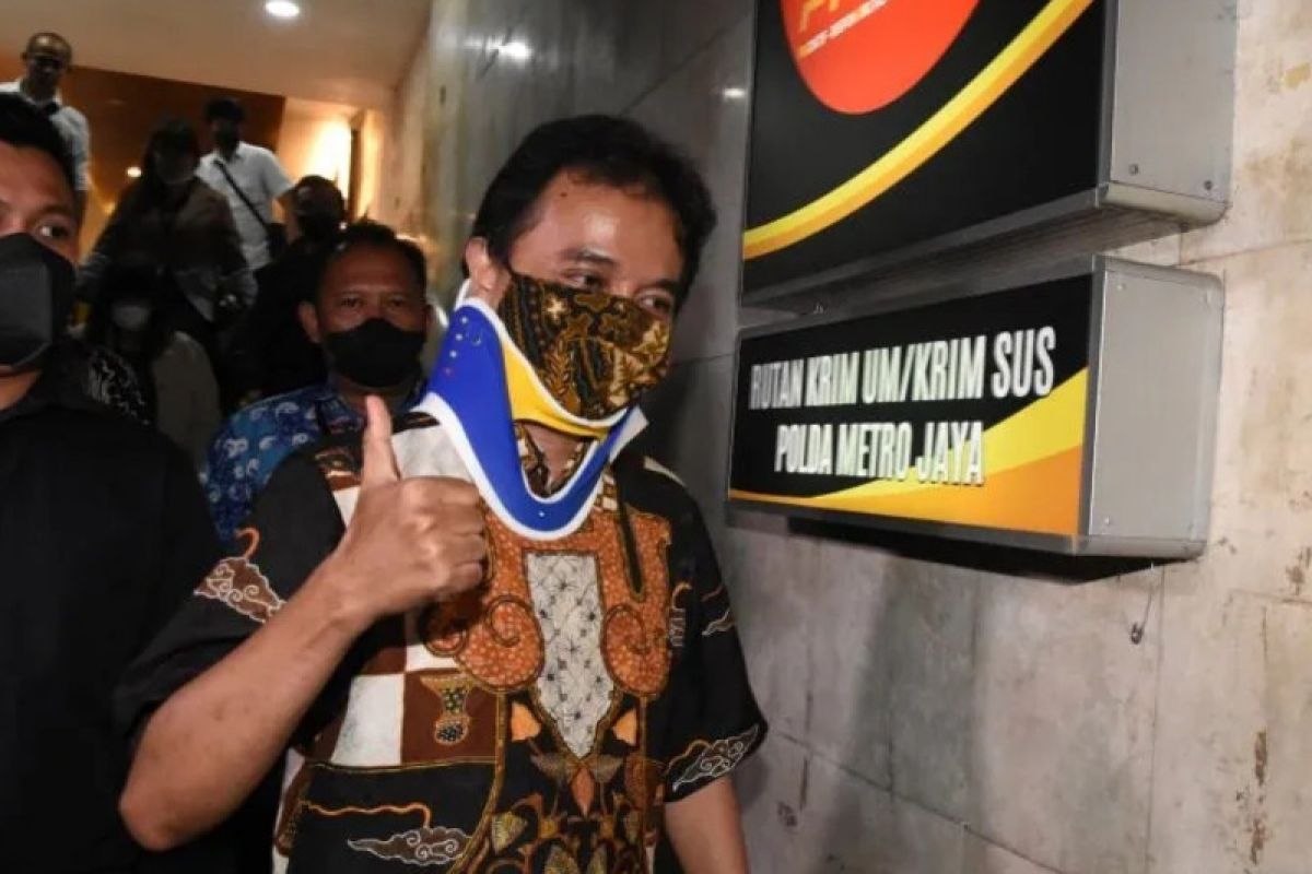 Sidang perdana Roy Suryo akan di gelar hari ini