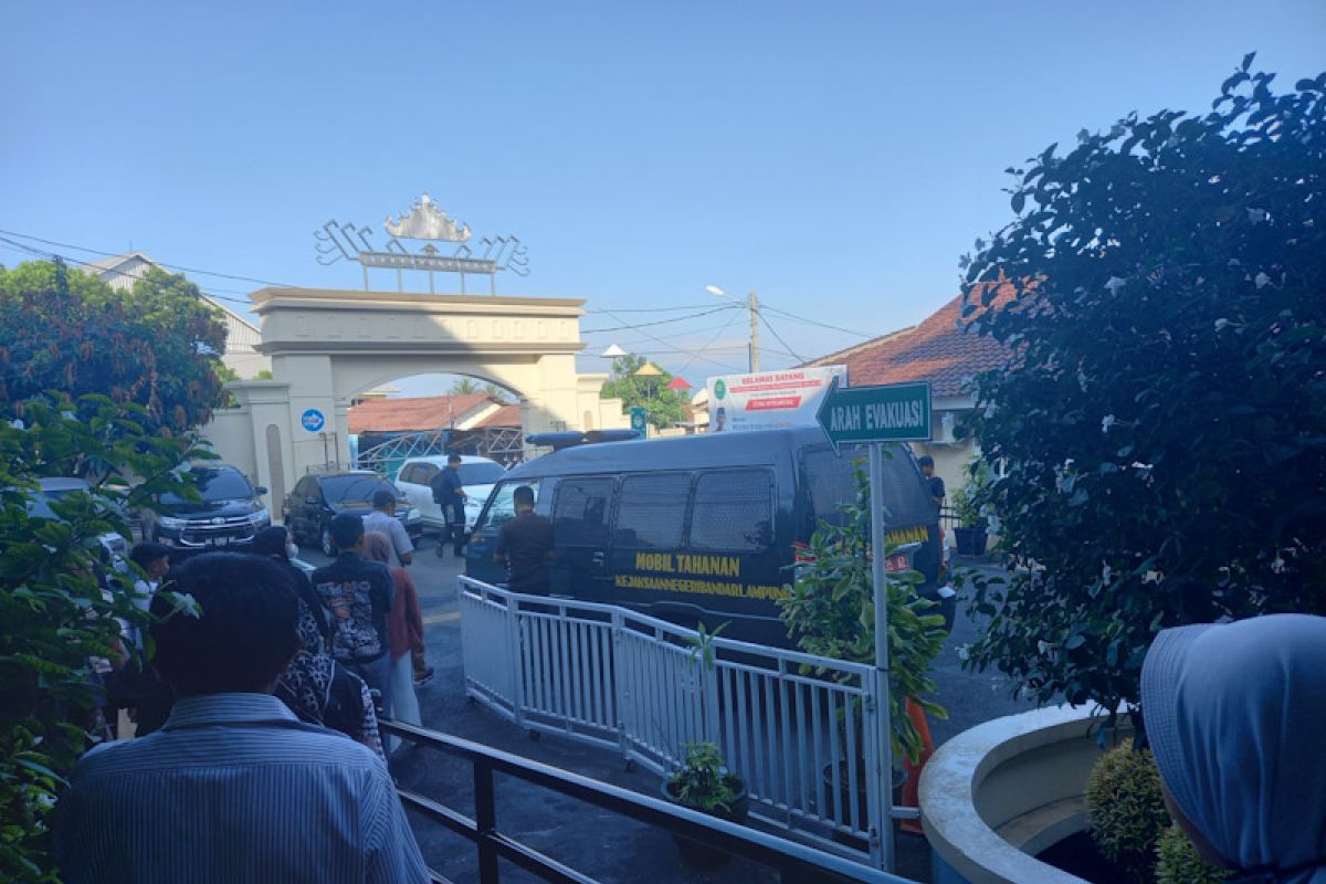 Pasutri asal Lombok disidang kasus kepemilikan 2 kg sabu