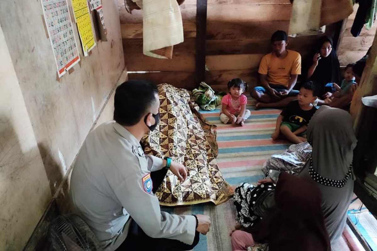 Ibu rumah tangga meninggal dunia  kesetrum saat perbaiki kulkas