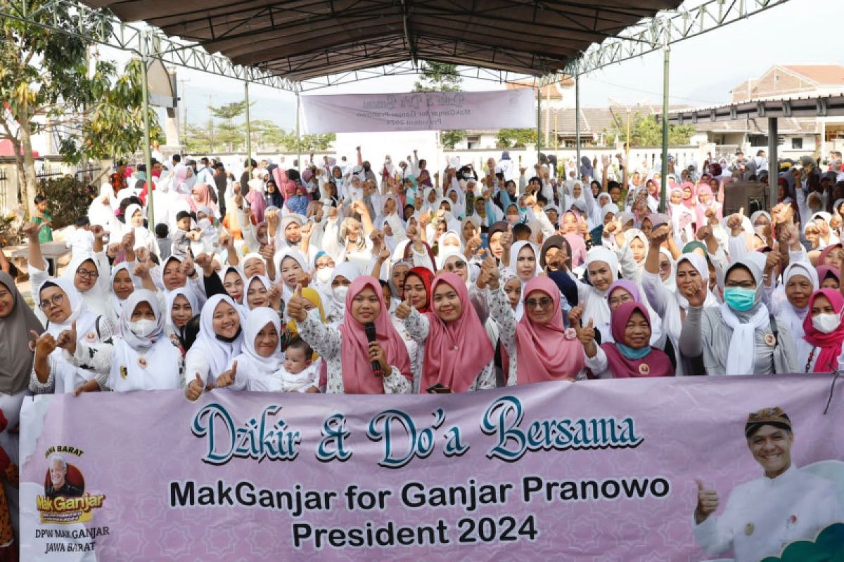 Ratusan emak di Rancaekek Bandung doakan ganjar Pranowo jadi capres
