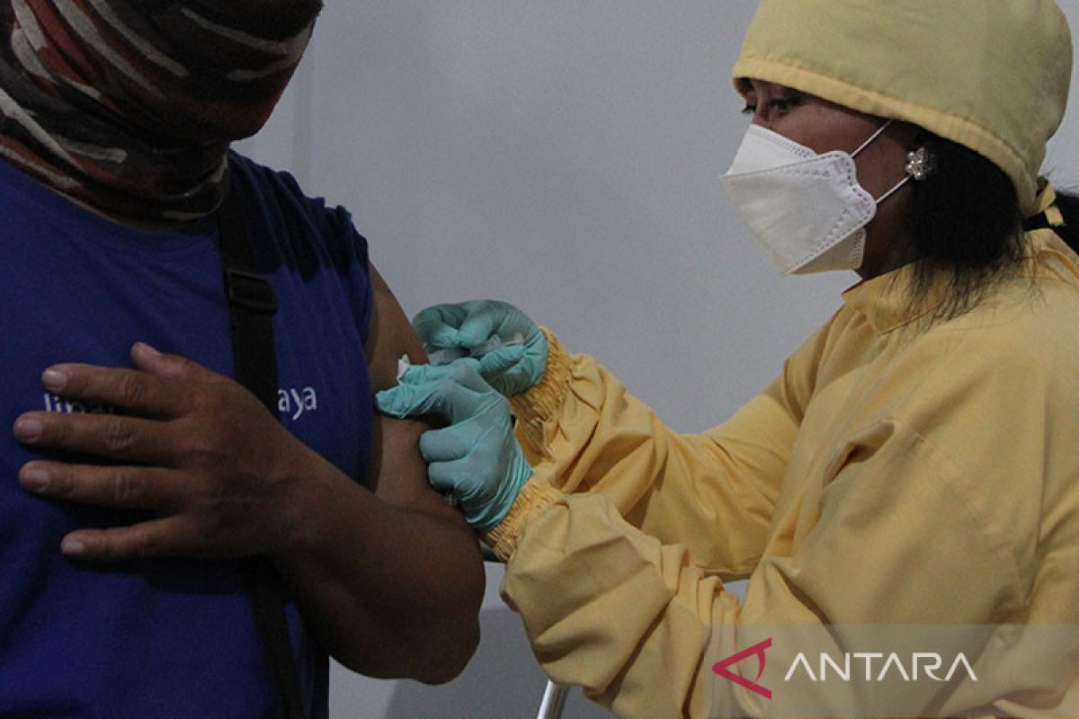 Penerima vaksin COVID-19 booster di Indonesia mencapai 57,3 juta orang