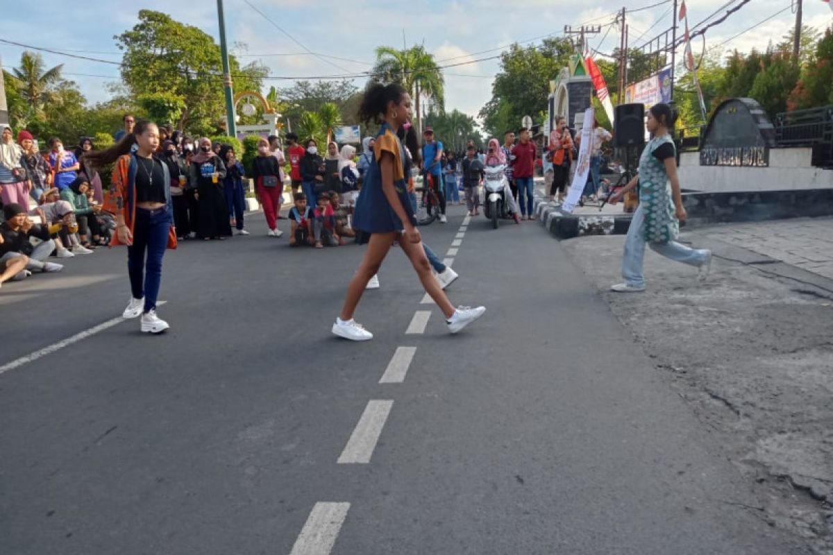 Wonderful NTB Fashion Week mengangkat kearifan lokal karya UMKM