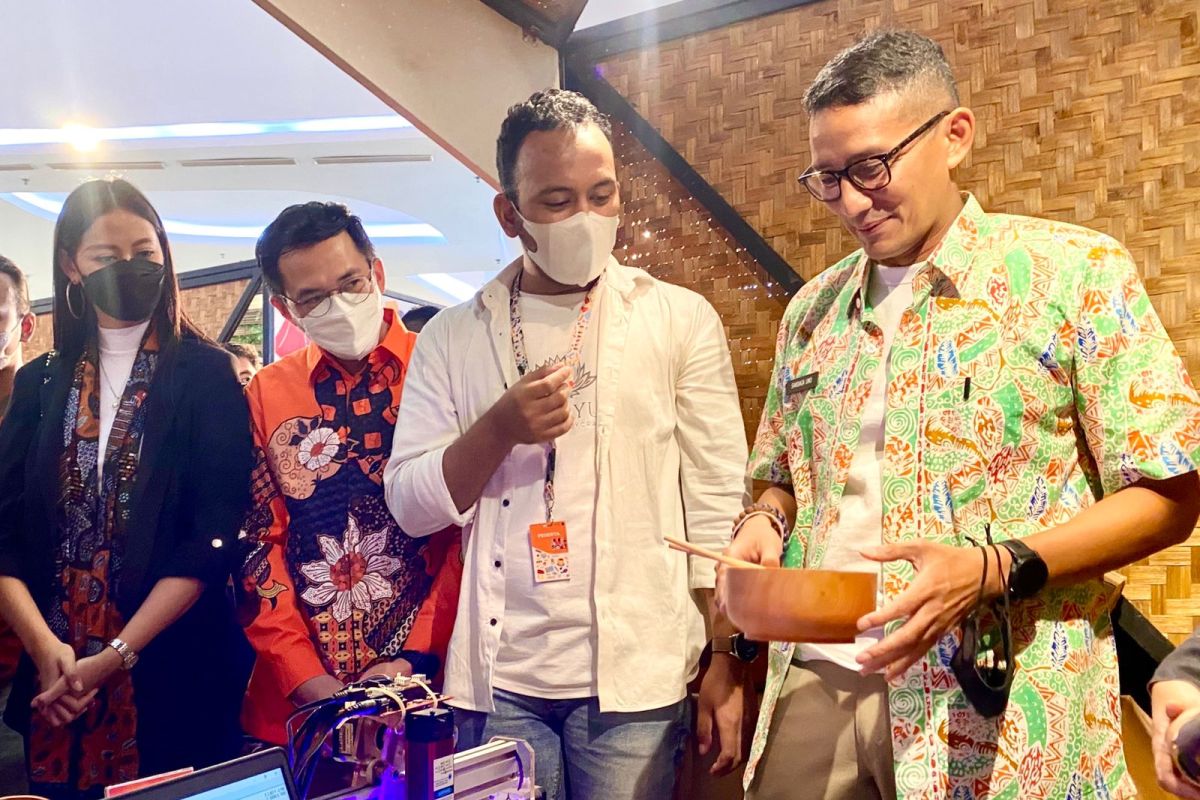 Menparekraf hadiri pelatihan Shopee untuk ekonomi kreatif AKI 2022