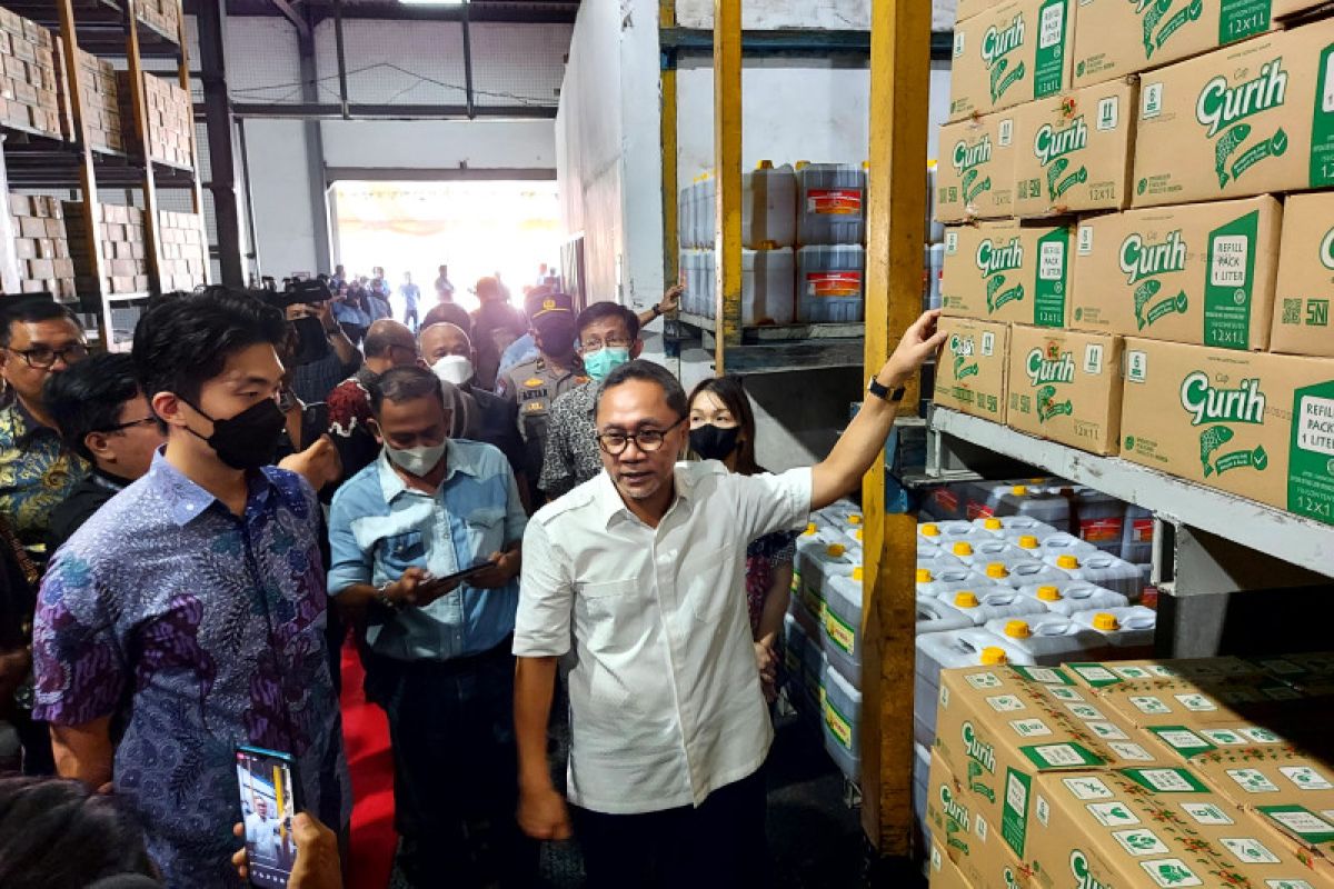 Menteri Perdagangan kunjungi pabrik minyak goreng di Padang