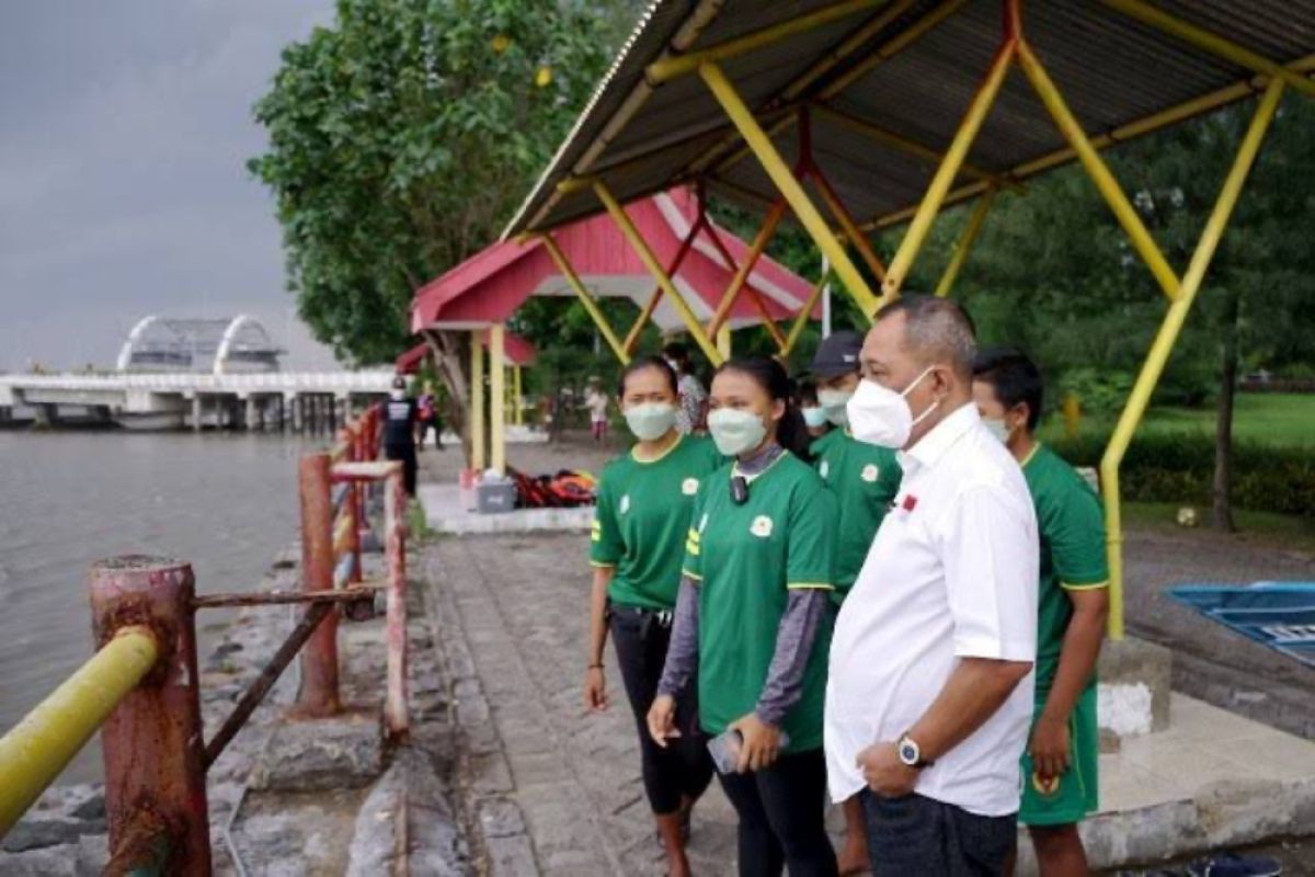 HUT ke-77 RI, lomba perahu layar digelar di Kenjeran Surabaya