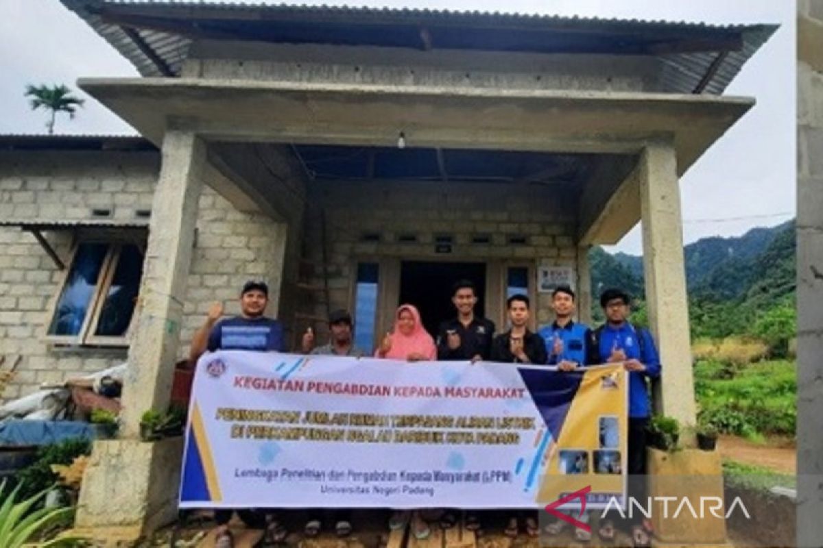 Tim Elektro UNP melakukan bedah listrik di Ngalau Baribuik Kota Padang