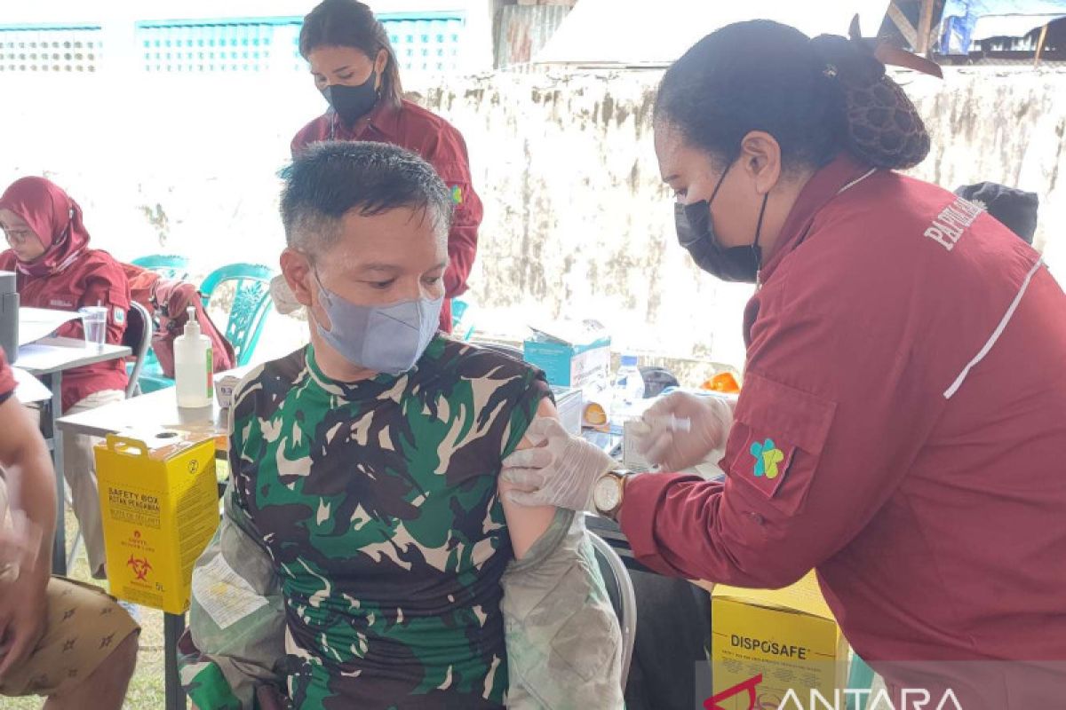 Second booster vaccinations start for West Papua health workers