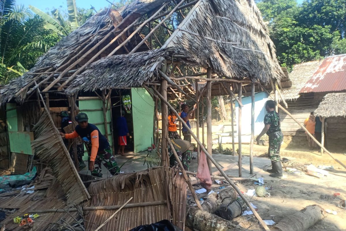 PT Timah perbaiki rumah nelayan Belo Laut