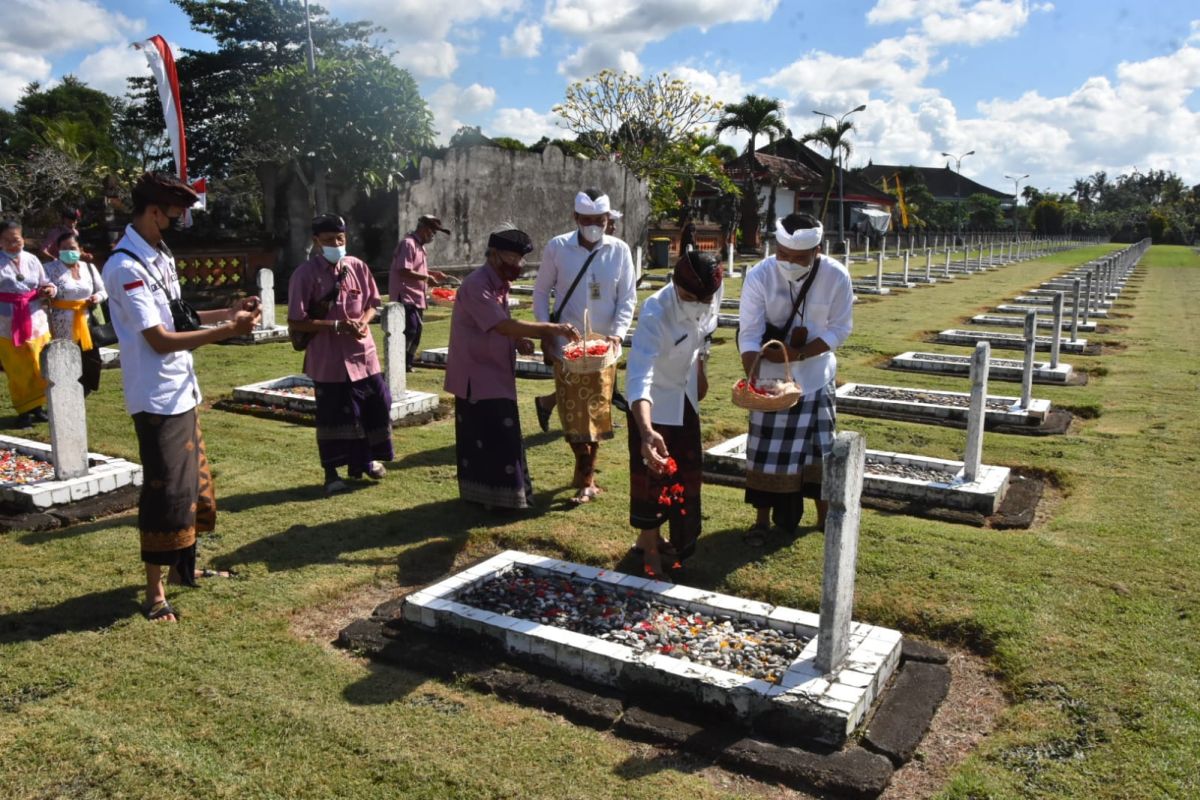 Pemkot Denpasar fasilitasi 60 veteran ziarah ke taman makam pahlawan