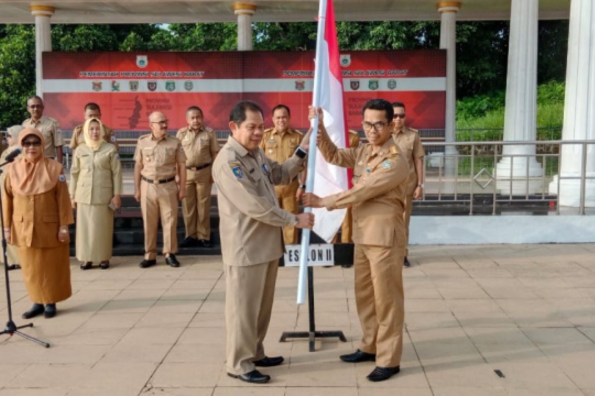 Pemprov Sulbar serahkan 1.000 bendera Merah Putih untuk warga Bala-Balakang