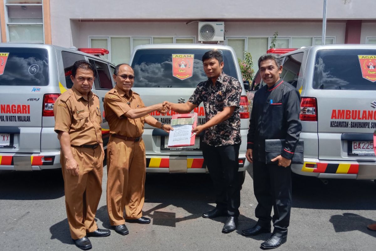 Dinkes Agam serahkan mobil ambulans dana Pokir dewan ke wali nagari