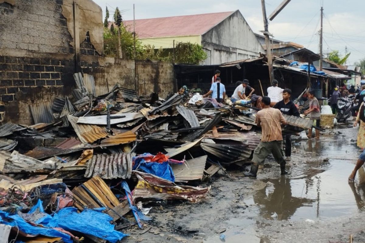 Delapan kios Pasar Sri Mersing Dumai terbakar