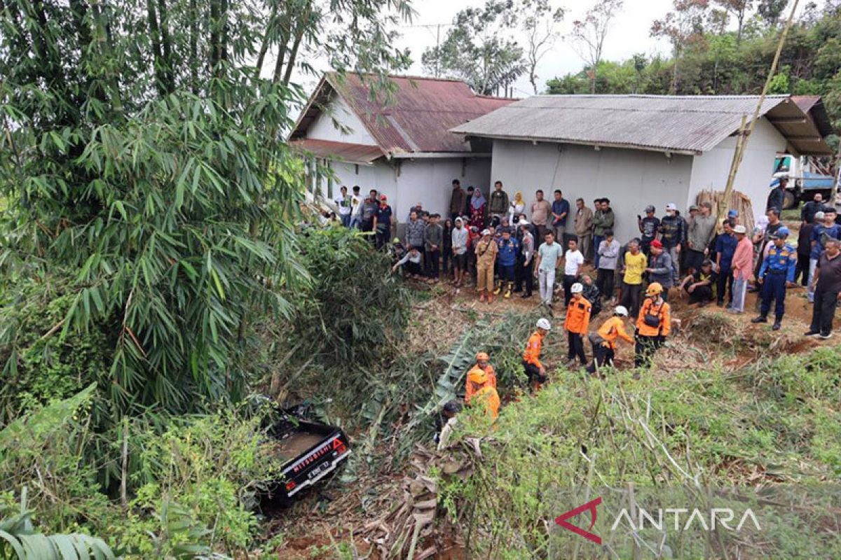 Mobil masuk Jurang di Ciamis  delapan orang tewas