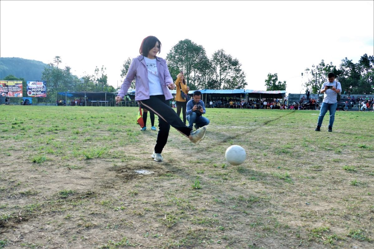 Perebutkan Piala Ketua PKK Dairi, Turnamen Emak-Emak Cup II kembali digelar