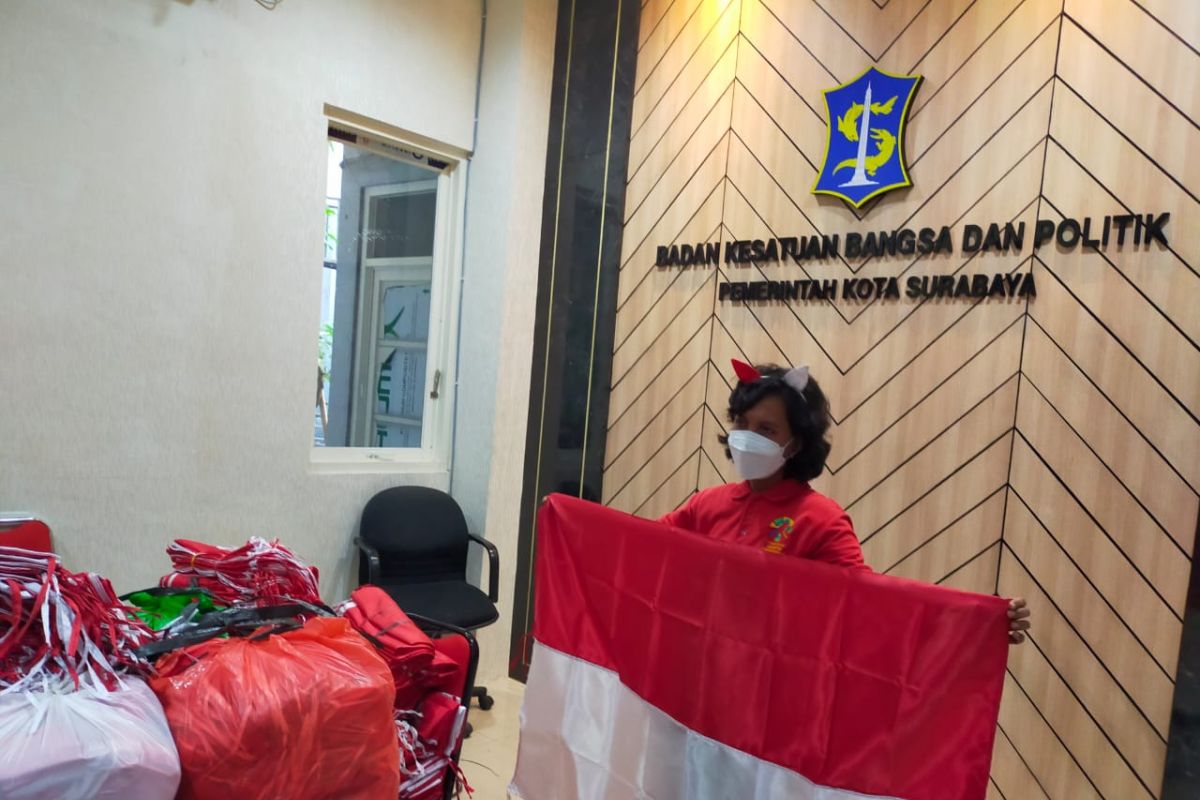HUT ke-77 RI, Pemkot Surabaya bagikan 13.884 bendera Merah Putih gratis