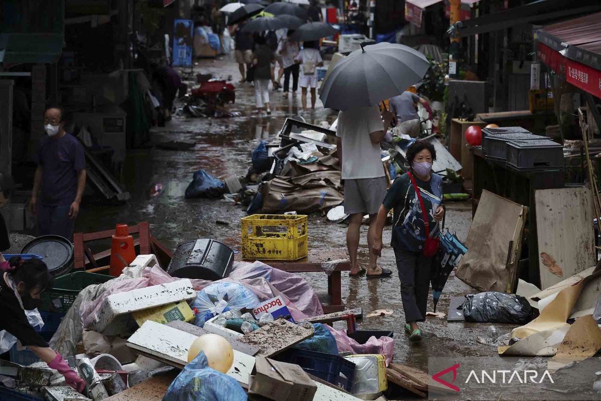 Sedikitnya delapan tewas akibat banjir parah di Seoul