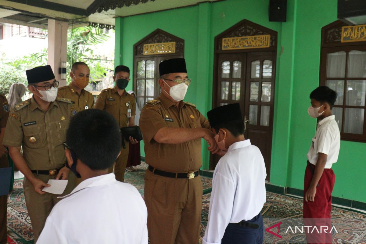 Pemkab HSS  santuni anak yatim