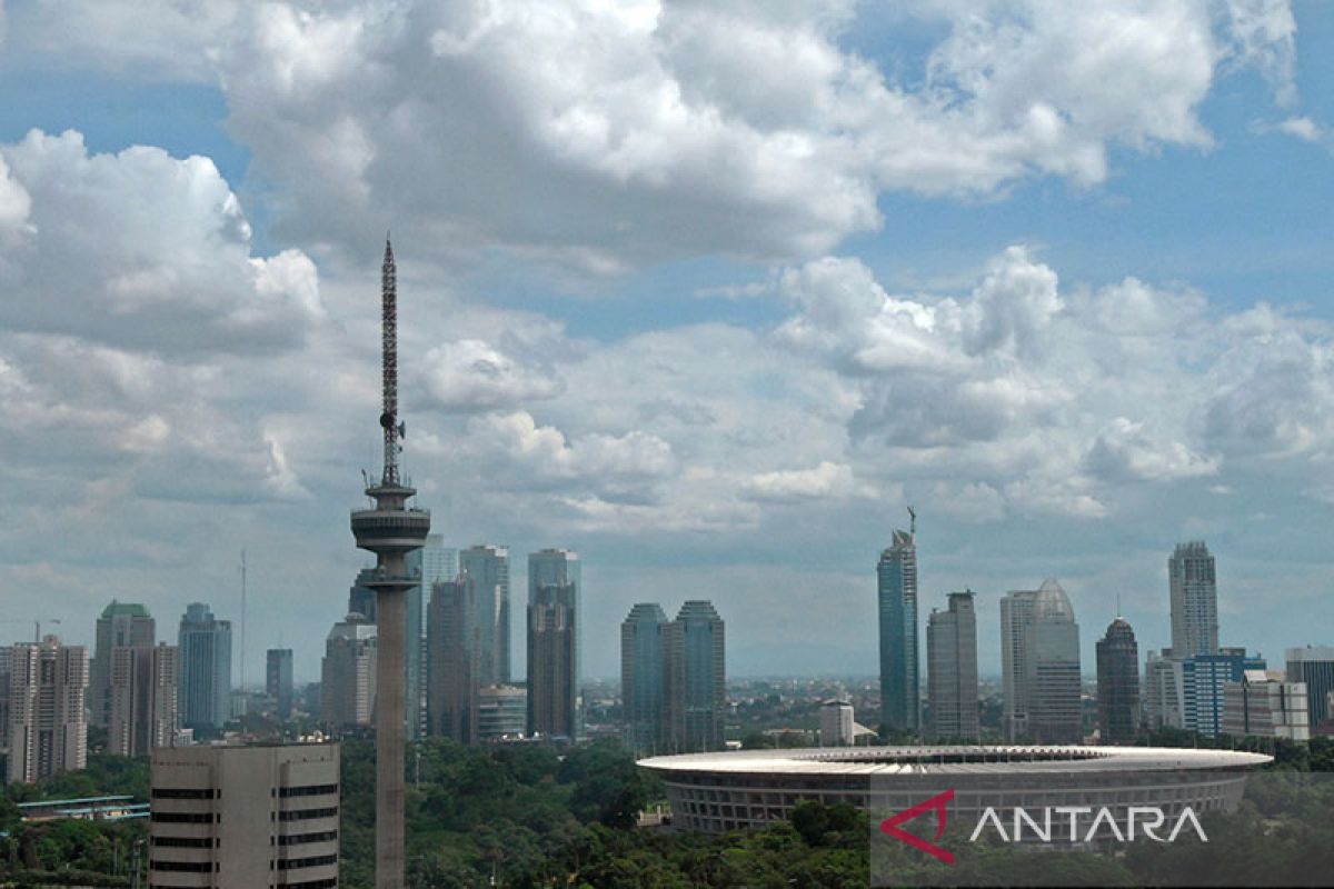 Cuaca Indonesia hari ini, berawan di sejumlah kota besar