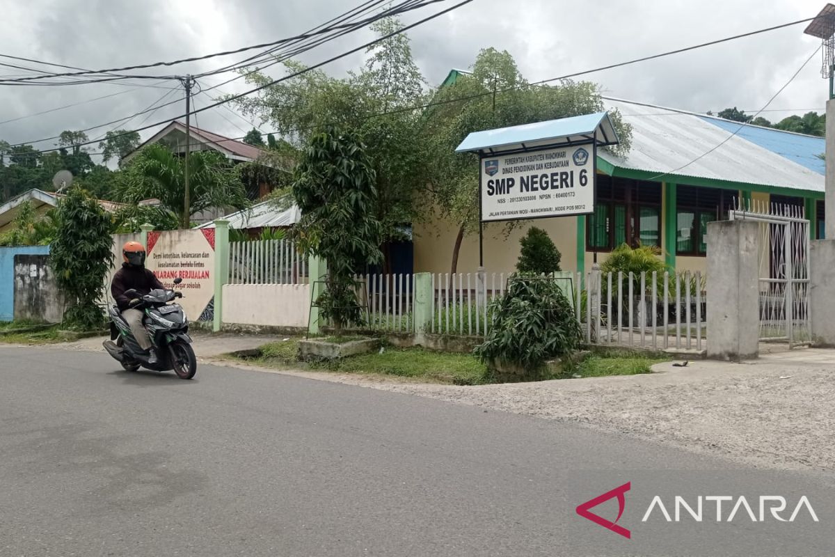 Disdikbud Manokwari siapkan seragam sekolah siswa tidak mampu